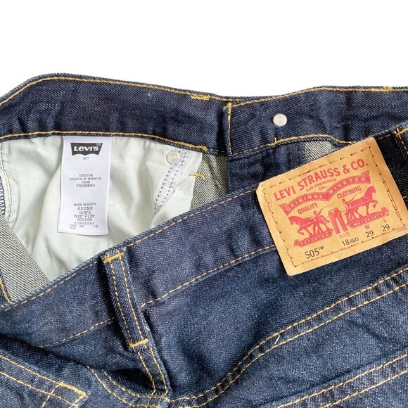 Levis 505 Regular Fit Extra Room in Thigh Size 18 Dark Wash Straight Leg Jeans - Picture 6 of 11